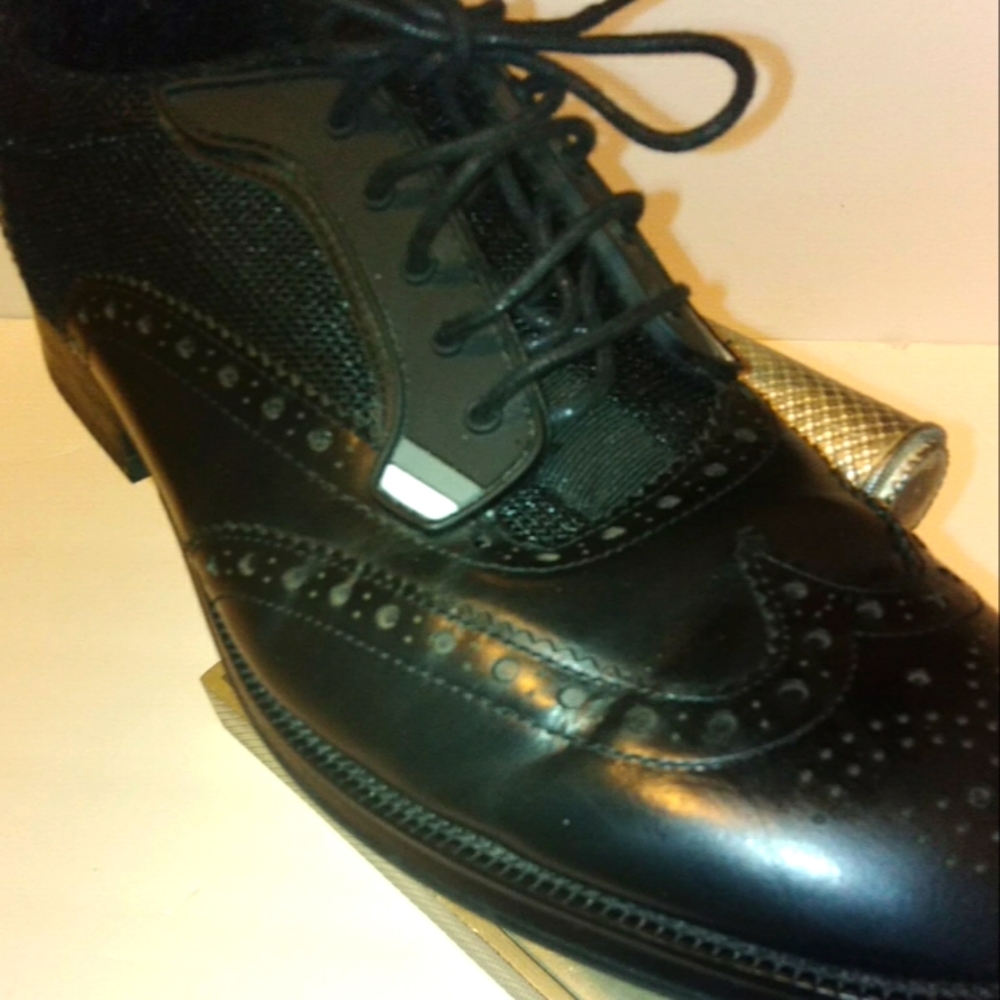 Steve Madden M10 Black athletic wingtip shoe